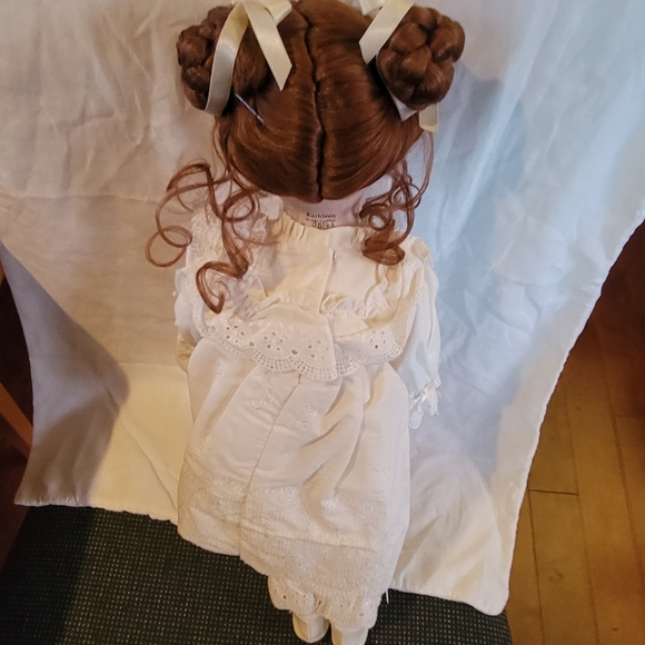 KATHLEEN by Joke Grobben, a porcelain doll in the Hamilton Collection. - Picture 8 of 8